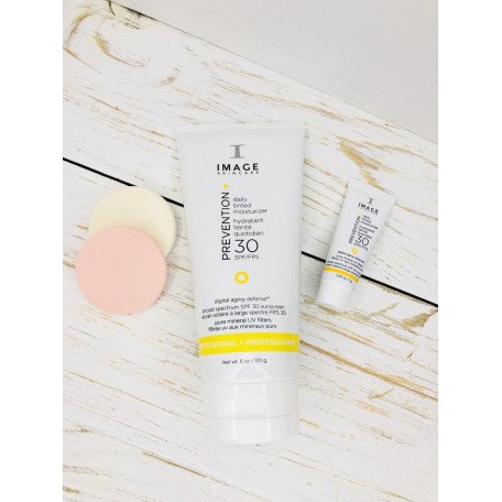 Image Skincare Тонуючий денний крем SPF30 Privention Daily Tinted Moisturizer SPF30